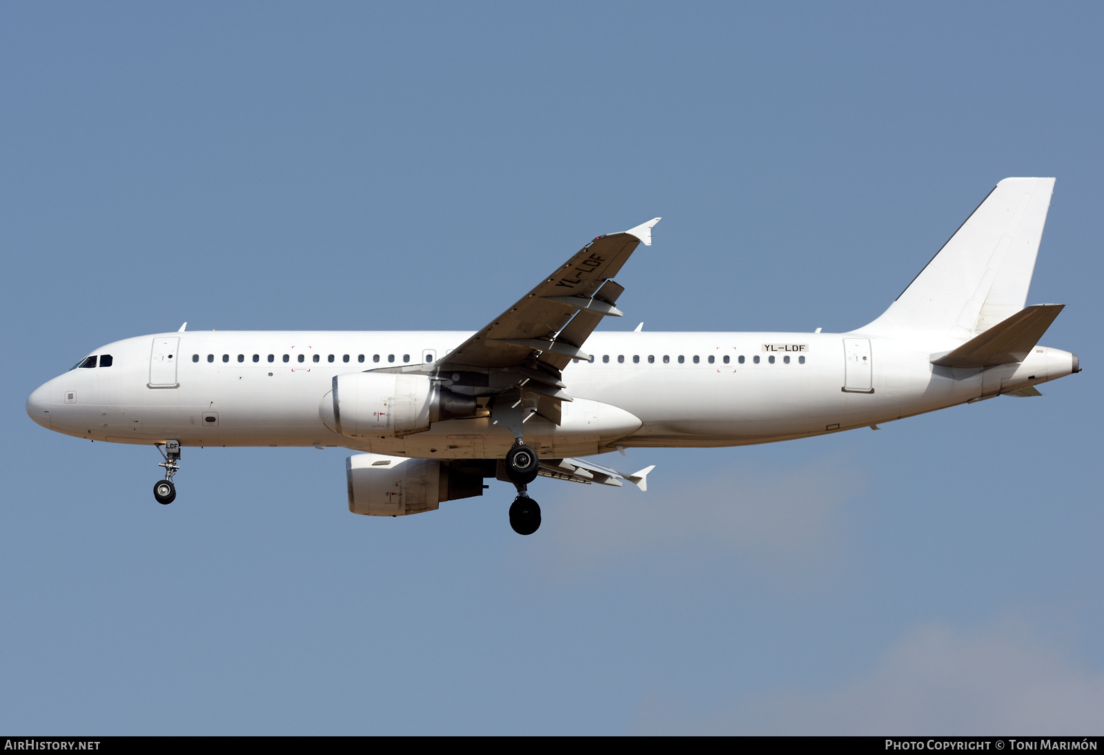 Aircraft Photo of YL-LDF | Airbus A320-214 | AirHistory.net #596831