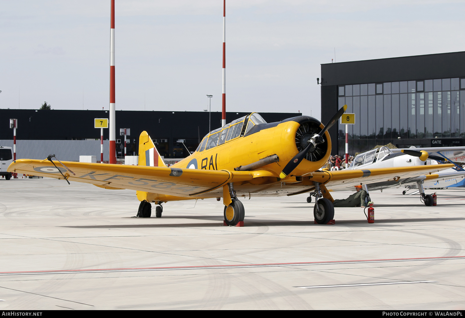 Aircraft Photo of SP-YIX / KF584 | North American T-6J Harvard Mk IV | UK - Air Force | AirHistory.net #597060