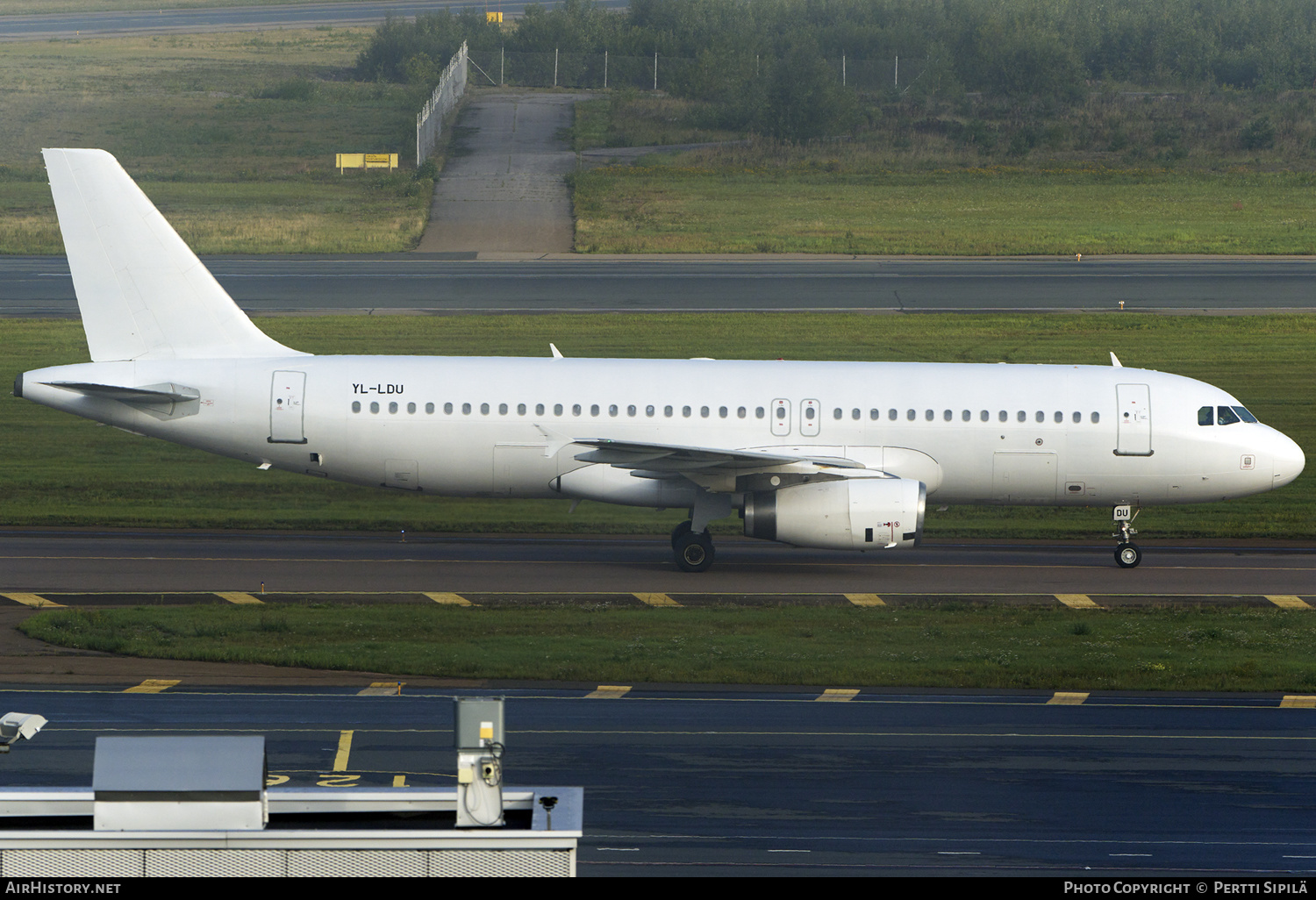 Aircraft Photo of YL-LDU | Airbus A320-232 | AirHistory.net #597156