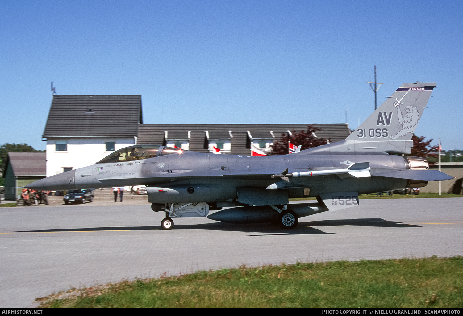Aircraft Photo of 88-0525 / AF88-525 | General Dynamics F-16CG Night Falcon | USA - Air Force | AirHistory.net #597175