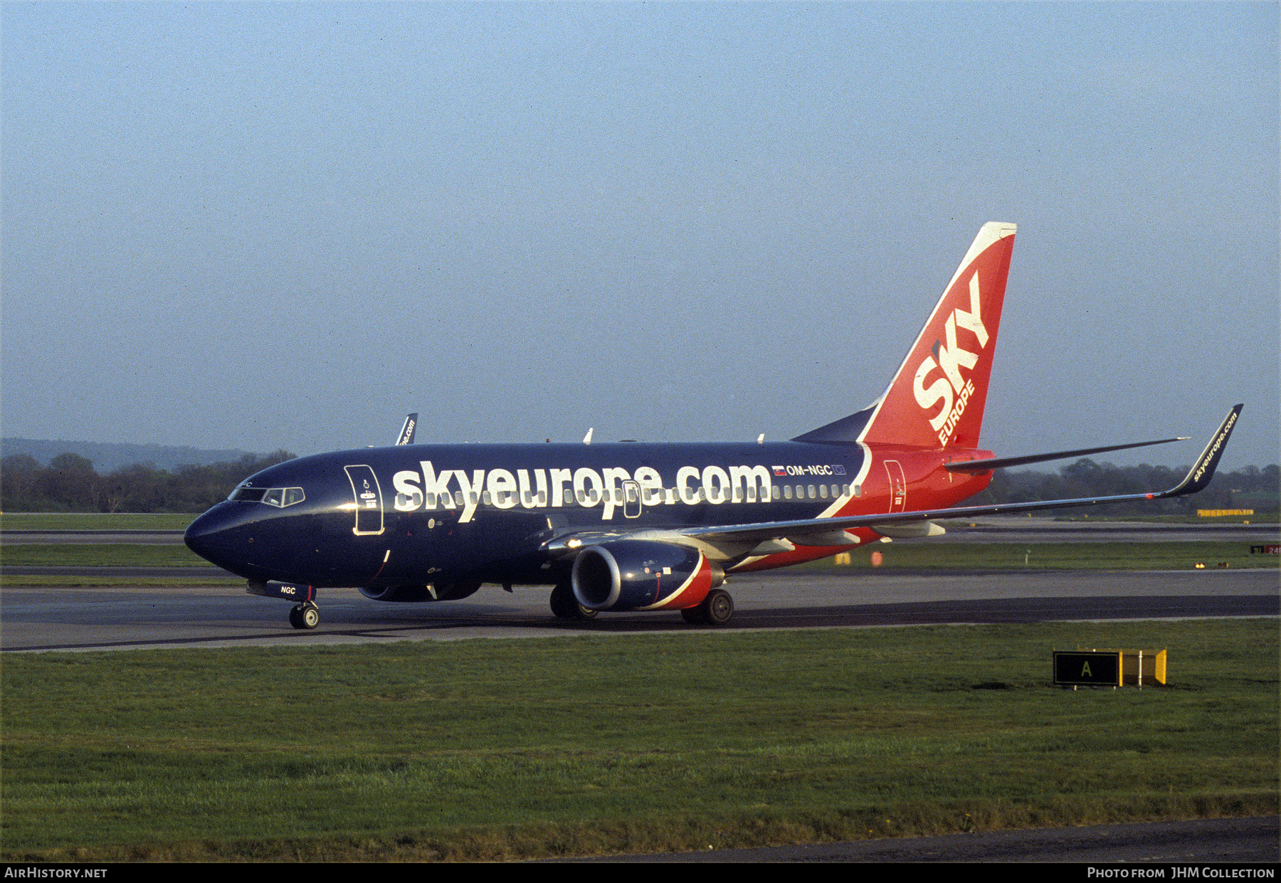 Aircraft Photo of OM-NGC | Boeing 737-76N | SkyEurope Airlines | AirHistory.net #597347