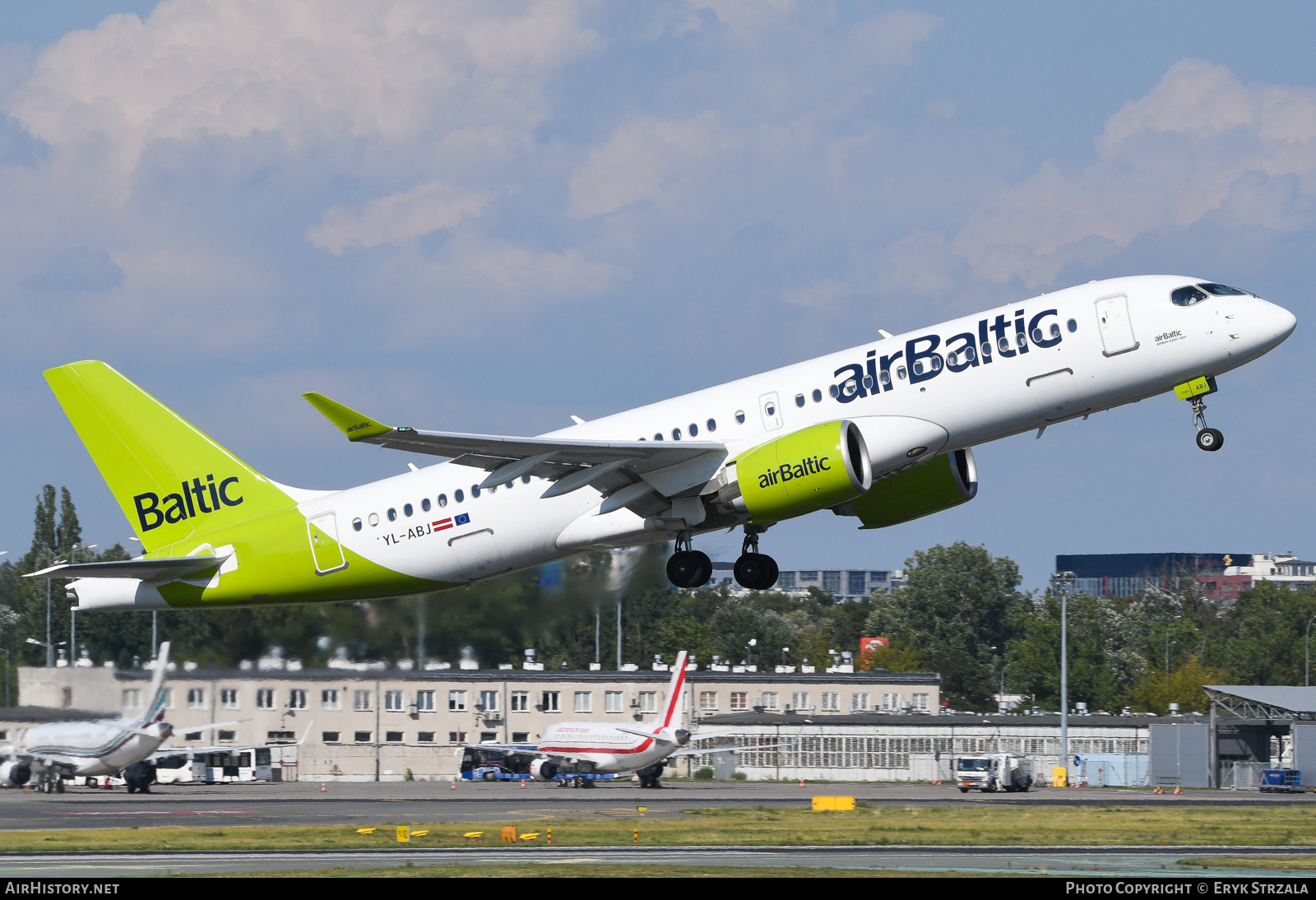 Aircraft Photo of YL-ABJ | Airbus A220-371 (BD-500-1A11) | AirBaltic | AirHistory.net #597368
