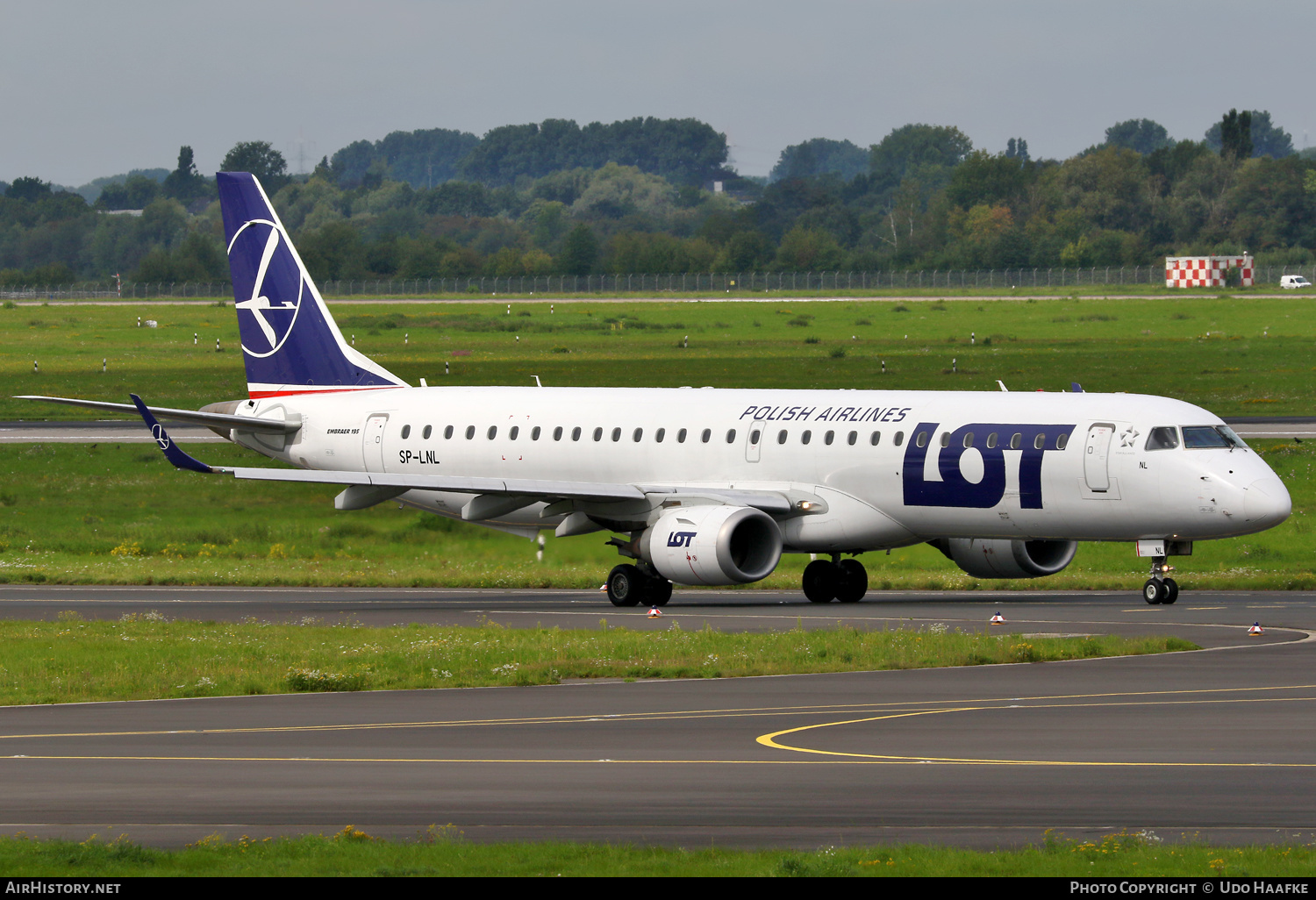 Aircraft Photo of SP-LNL | Embraer 195LR (ERJ-190-200LR) | LOT Polish Airlines - Polskie Linie Lotnicze | AirHistory.net #597477