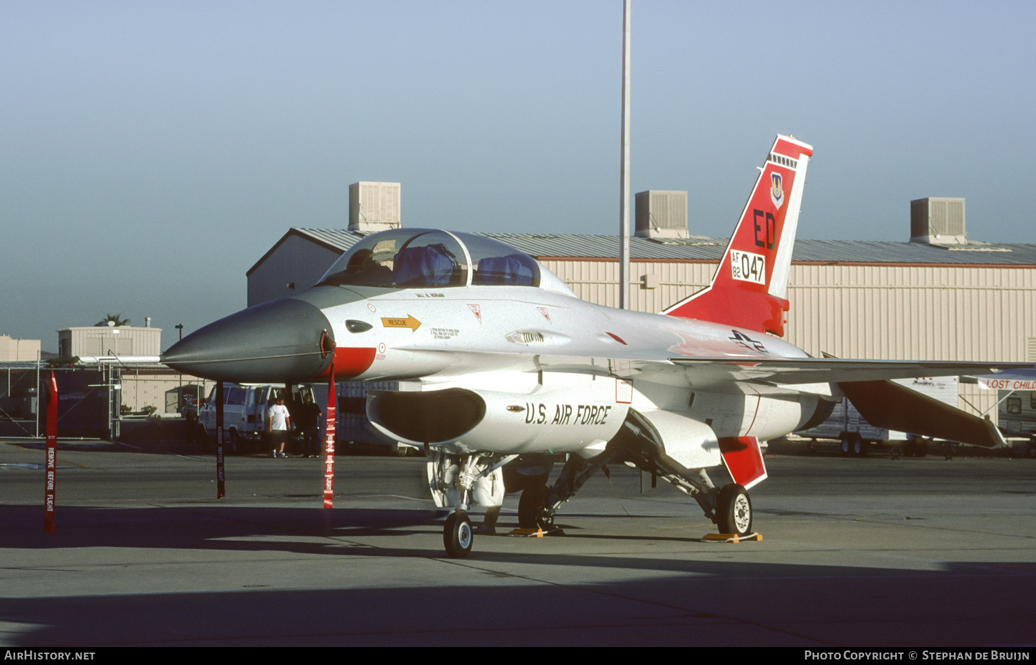 Aircraft Photo of 82-1047 / AF82-047 | General Dynamics F-16B Fighting Falcon | USA - Air Force | AirHistory.net #597528