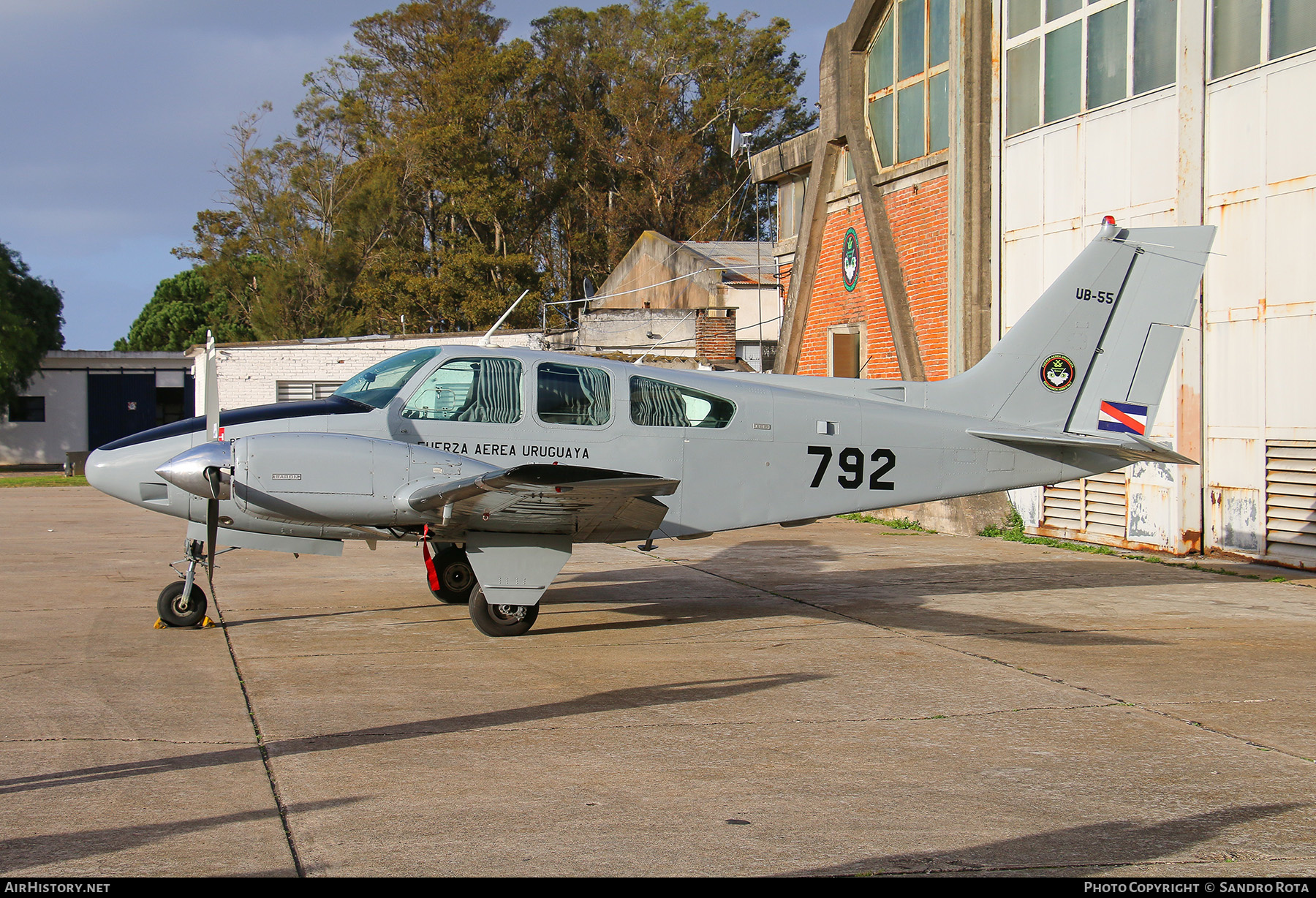 Aircraft Photo of 792 | Beech UB-55 Baron | Uruguay - Air Force | AirHistory.net #597558