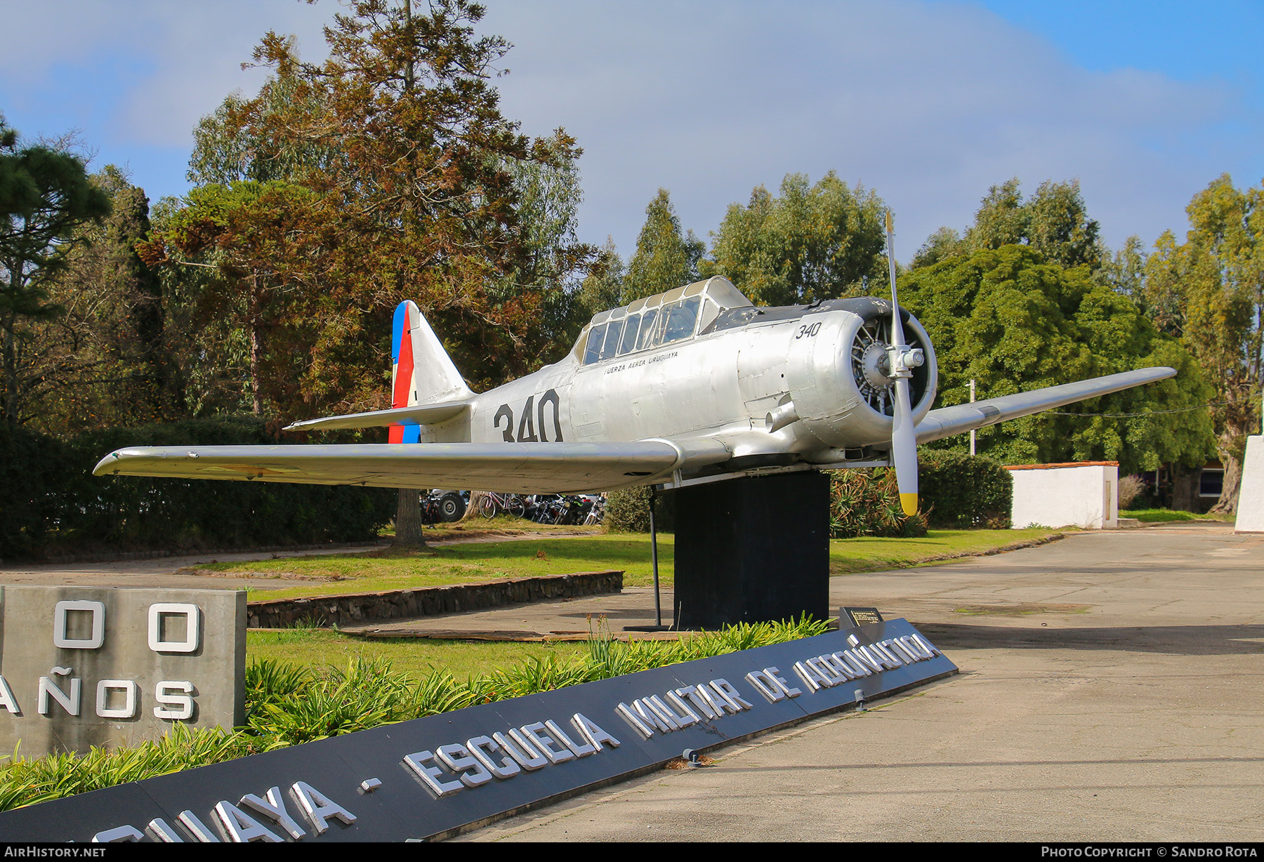 Aircraft Photo of FAU-340 / 340 | North American AT-6D Texan | Uruguay - Air Force | AirHistory.net #597607