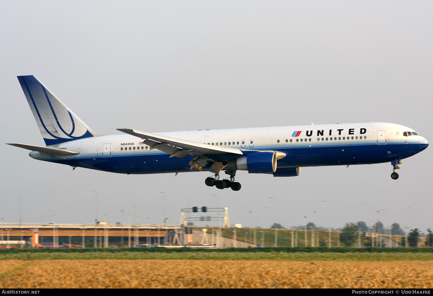 Aircraft Photo of N642UA | Boeing 767-322/ER | United Airlines | AirHistory.net #597741