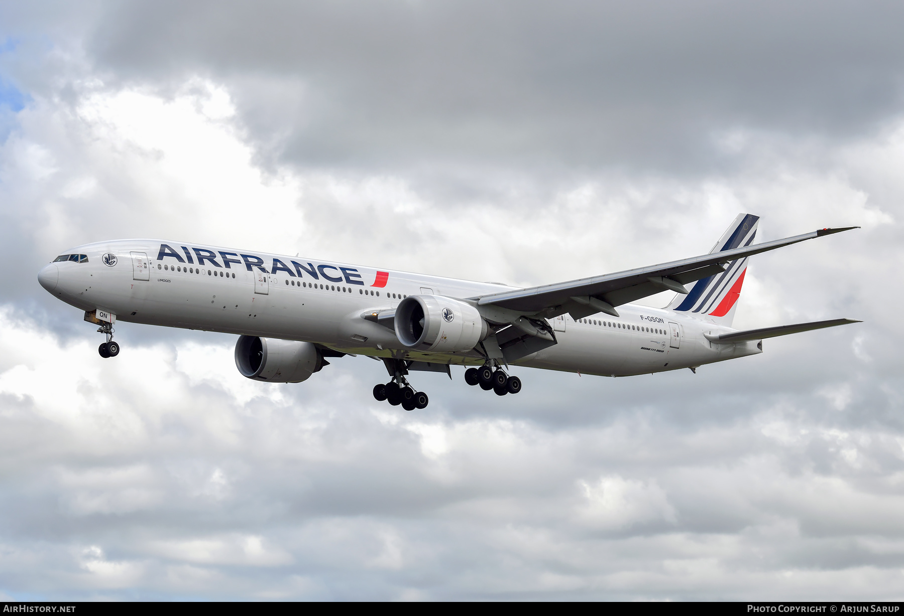 Aircraft Photo of F-GSQN | Boeing 777-328/ER | Air France | AirHistory.net #598158