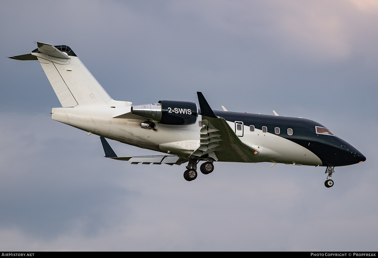 Aircraft Photo of 2-SWIS | Bombardier Challenger 604 (CL-600-2B16) | AirHistory.net #598262