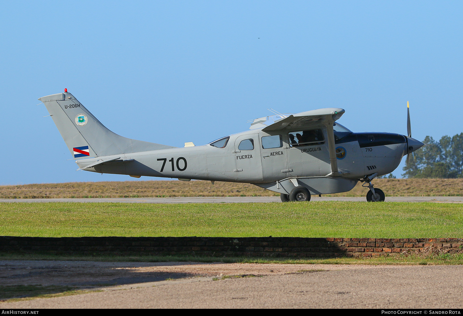 Aircraft Photo of 710 / FAU-710 | Cessna 206H Stationair | Uruguay - Air Force | AirHistory.net #598349