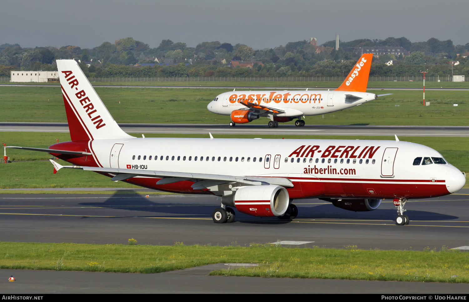 Aircraft Photo of HB-IOU | Airbus A320-214 | Air Berlin | AirHistory.net #598410