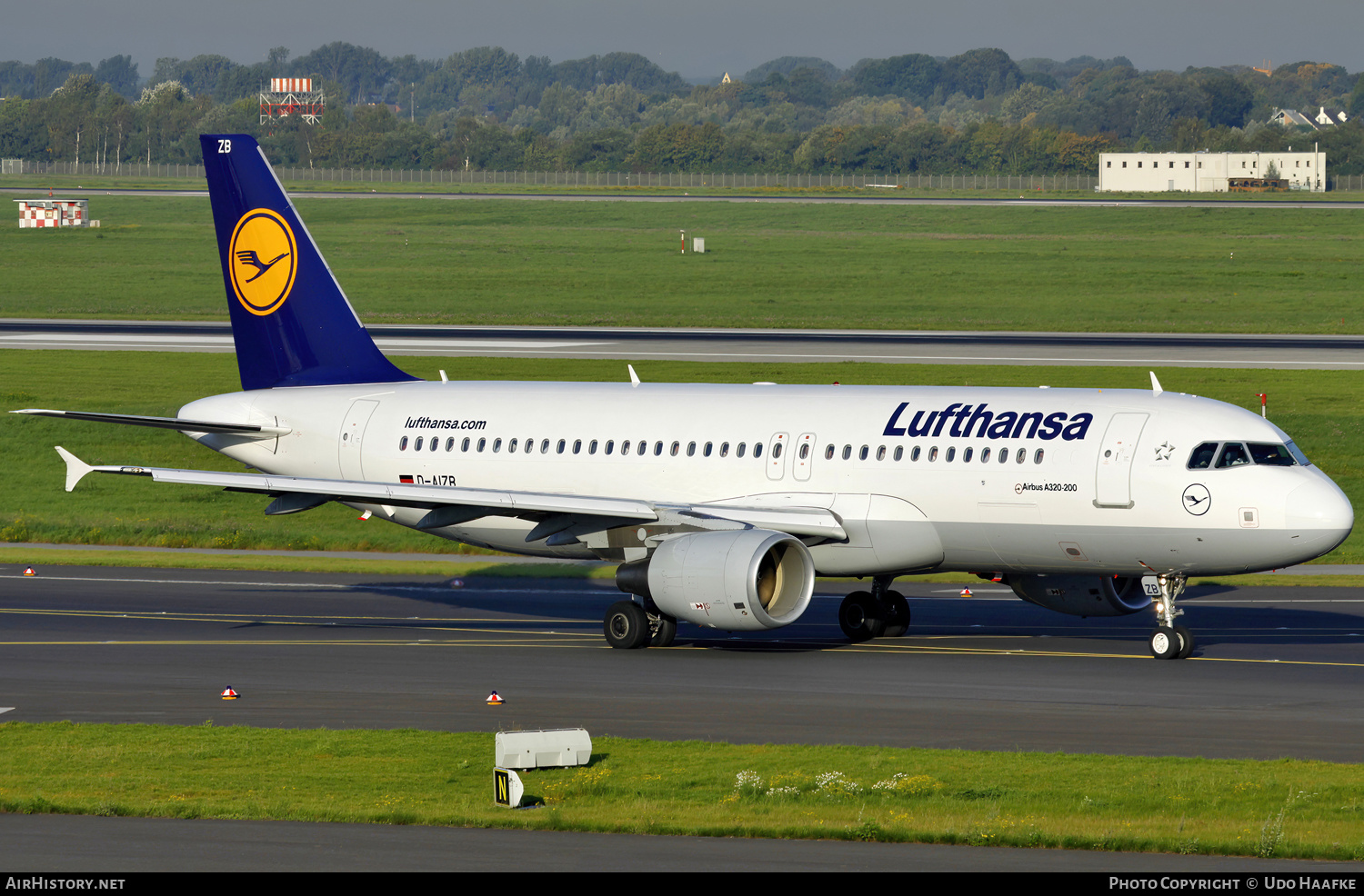 Aircraft Photo of D-AIZB | Airbus A320-214 | Lufthansa | AirHistory.net #598424