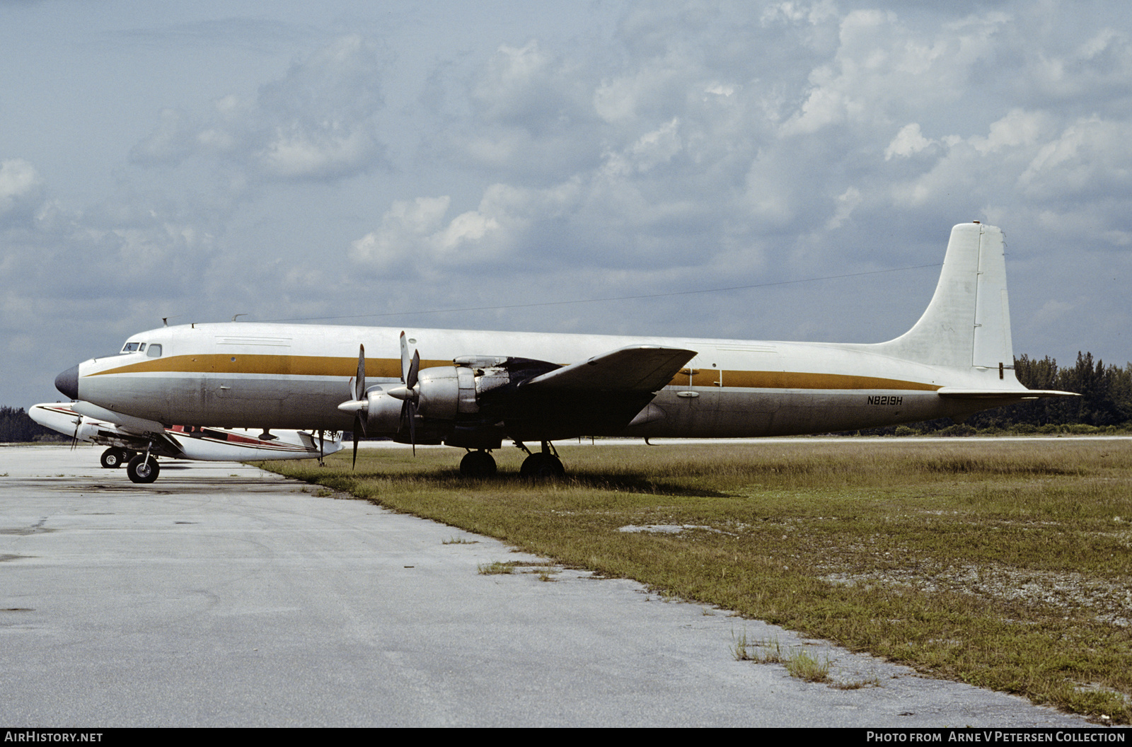 Aircraft Photo of N8219H | Douglas DC-7C(F) | AirHistory.net #598432