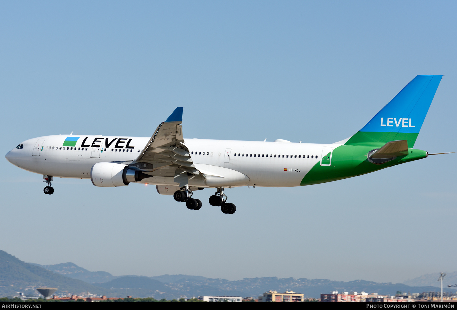 Aircraft Photo of EC-MOU | Airbus A330-202 | Level | AirHistory.net #598815