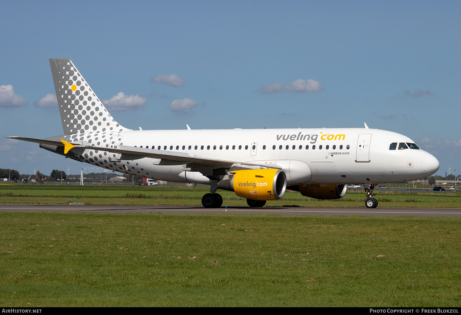 Aircraft Photo of EC-MGF | Airbus A319-111 | Vueling Airlines | AirHistory.net #598850