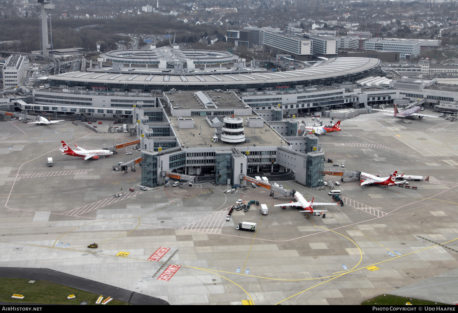 Airport photo of Düsseldorf - International (EDDL / DUS) in Germany | AirHistory.net #598981