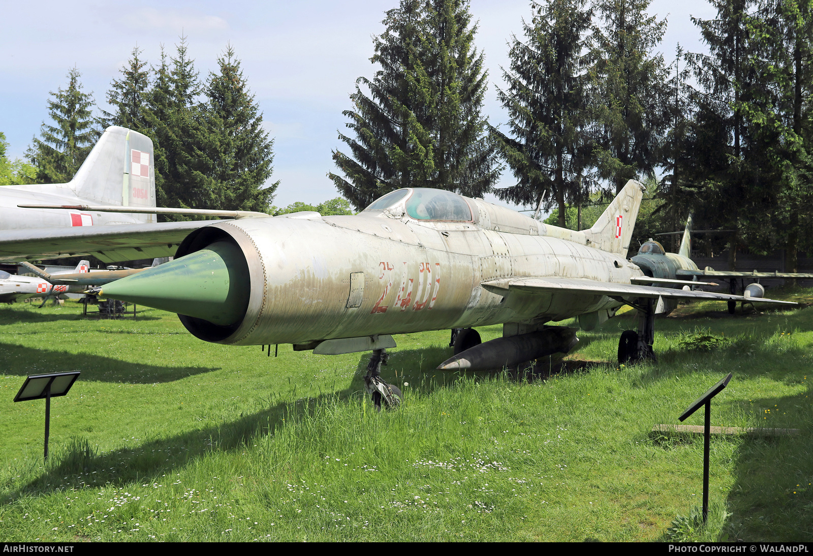 Aircraft Photo of 2401 | Mikoyan-Gurevich MiG-21PF | Poland - Air Force | AirHistory.net #599043