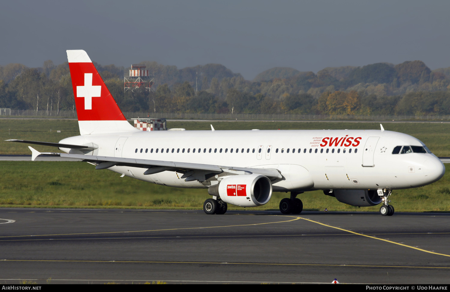 Aircraft Photo of HB-IJB | Airbus A320-214 | Swiss International Air Lines | AirHistory.net #599726