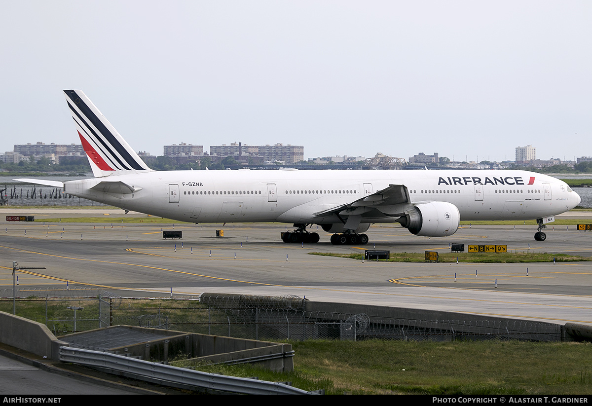 Aircraft Photo of F-GZNA | Boeing 777-328/ER | Air France | AirHistory.net #599807
