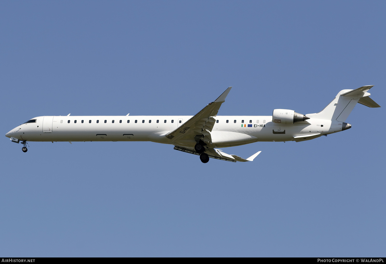 Aircraft Photo of EI-HIA | Bombardier CRJ-1000 (CL-600-2E25) | AirHistory.net #600099