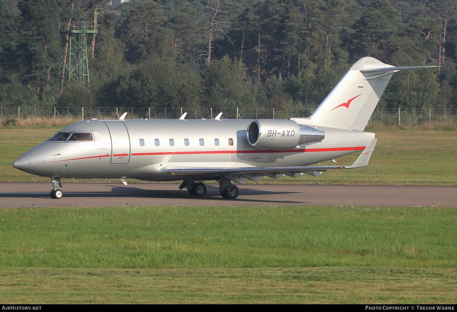 Aircraft Photo of 9H-AXO | Bombardier Challenger 604 (CL-600-2B16) | VistaJet | AirHistory.net #600157