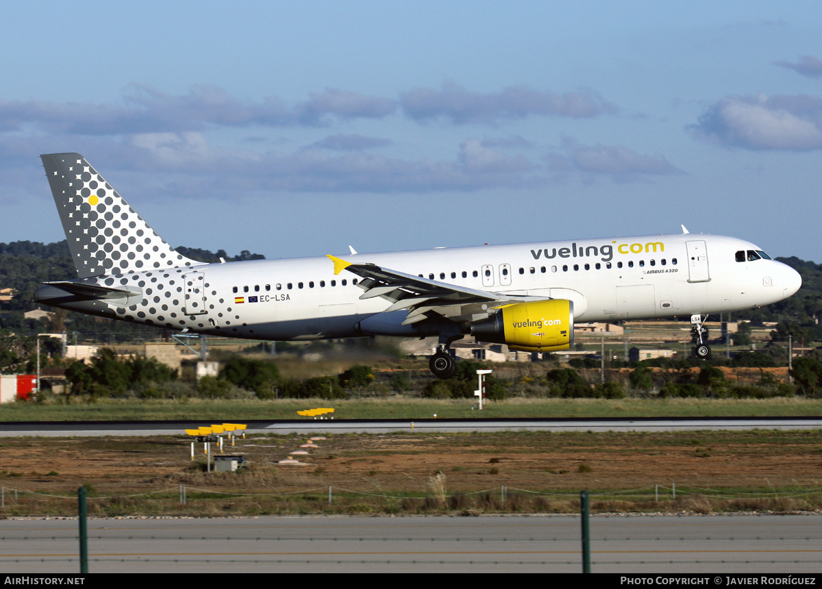 Aircraft Photo of EC-LSA | Airbus A320-214 | Vueling Airlines | AirHistory.net #600299