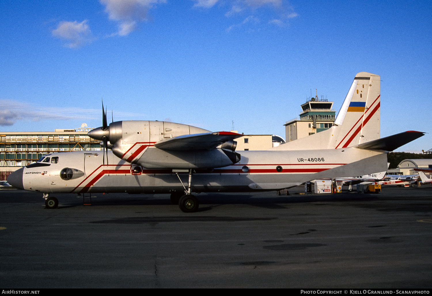 Aircraft Photo of UR-48086 | Antonov An-32P Firekiller | Aviant | AirHistory.net #600569