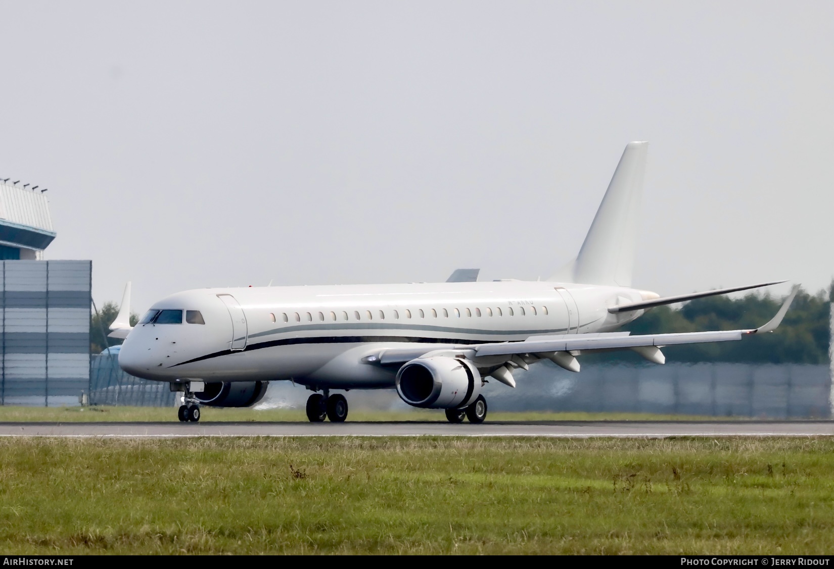 Aircraft Photo of M-AKKU | Embraer Lineage 1000 (ERJ-190-100ECJ) | AirHistory.net #600845