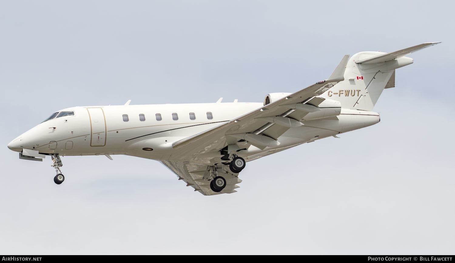 Aircraft Photo of C-FWUT | Bombardier Challenger 300 (BD-100-1A10) | AirHistory.net #600908