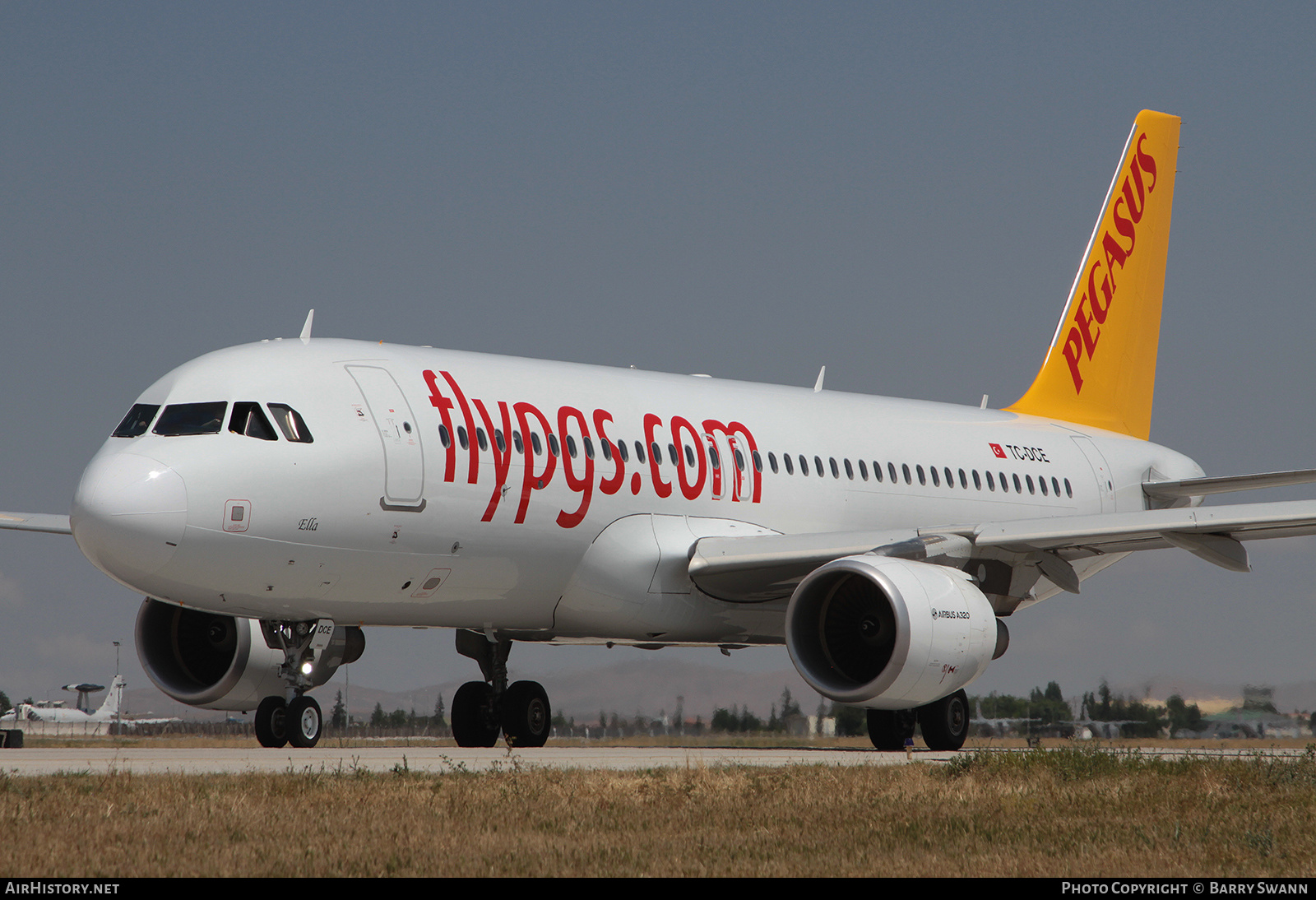 Aircraft Photo of TC-DCE | Airbus A320-214 | Pegasus Airlines | AirHistory.net #601051