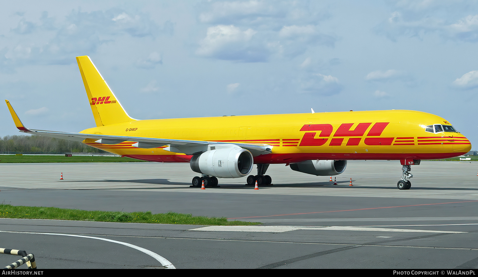 Aircraft Photo of G-DHKP | Boeing 757-223 | DHL International | AirHistory.net #601115