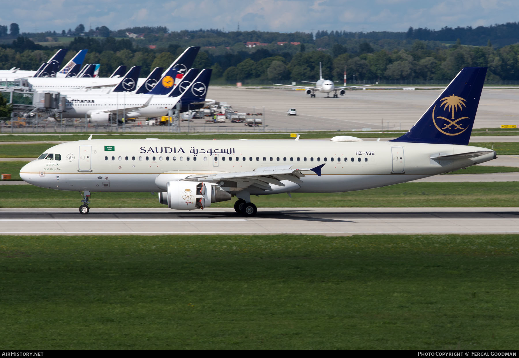 Aircraft Photo of HZ-ASE | Airbus A320-214 | Saudia - Saudi Arabian Airlines | AirHistory.net #601137