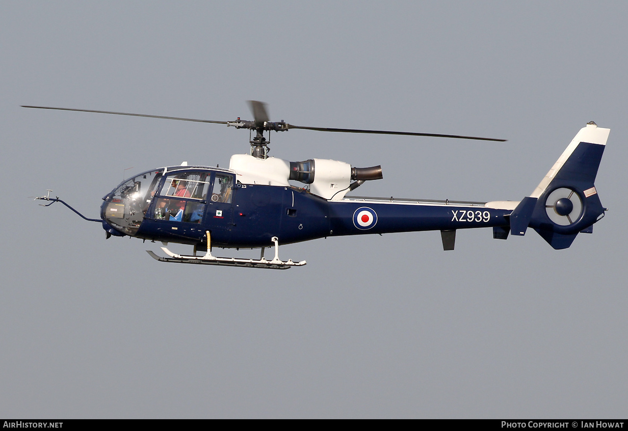 Aircraft Photo of G-CLGO / XZ939 | Aerospatiale SA-341C Gazelle HT2 | UK - Air Force | AirHistory.net #601189