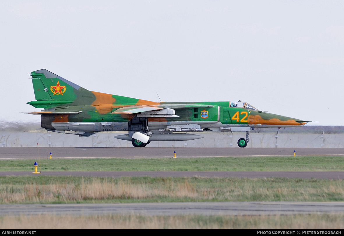 Aircraft Photo of 42 yellow | Mikoyan-Gurevich MiG-27K | Kazakhstan - Air Force | AirHistory.net #601309