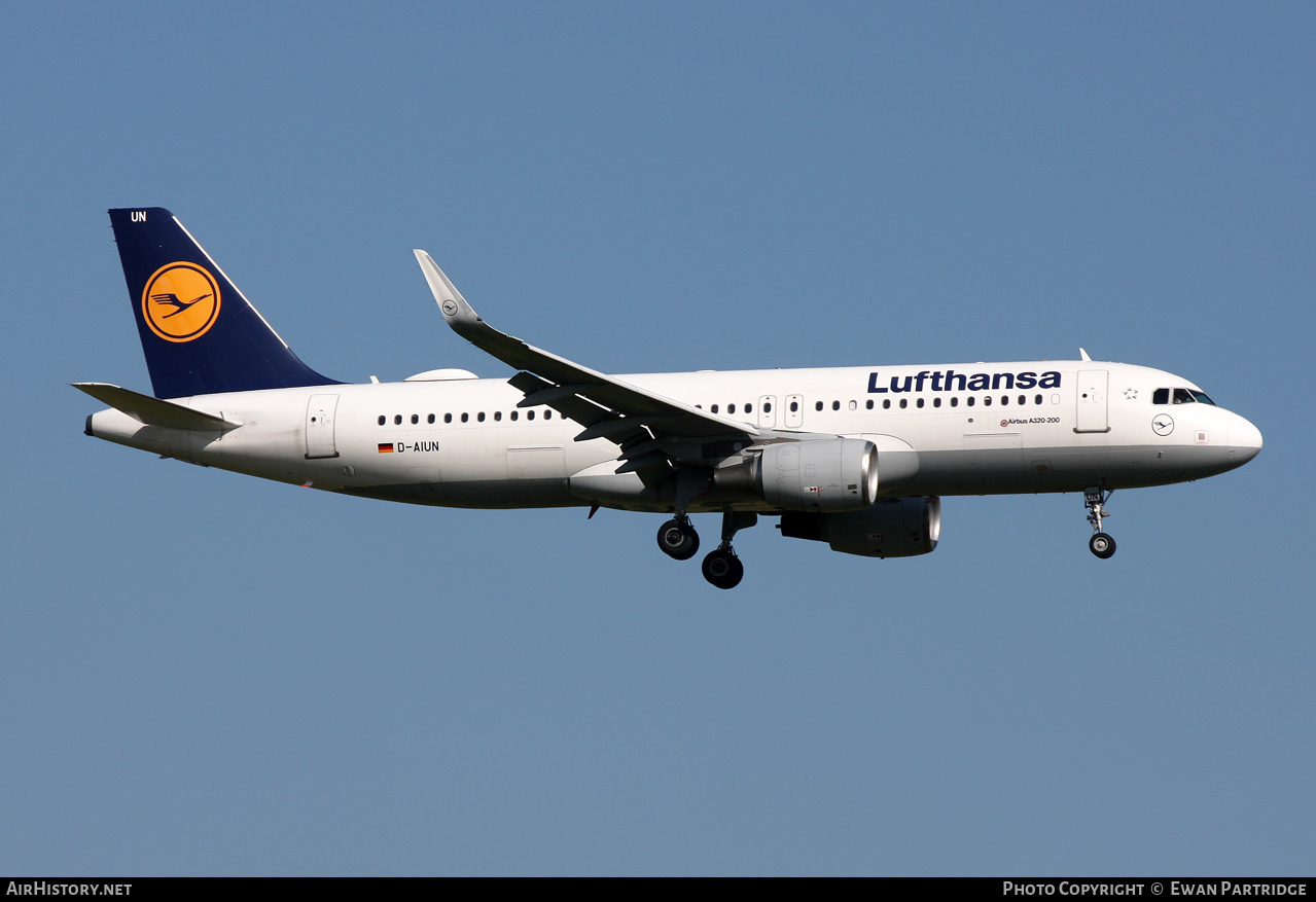 Aircraft Photo of D-AIUN | Airbus A320-214 | Lufthansa | AirHistory.net #601350