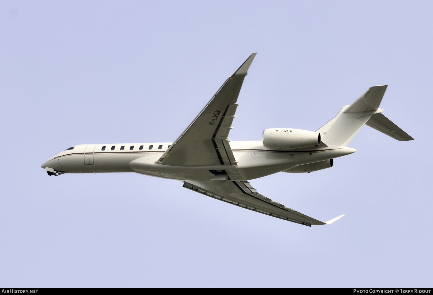 Aircraft Photo of M-LWCW | Bombardier Global 7500 (BD-700-2A12) | AirHistory.net #601403