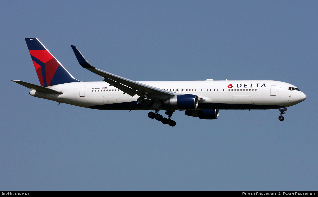 Aircraft Photo of N186DN | Boeing 767-332/ER | Delta Air Lines | AirHistory.net #601458