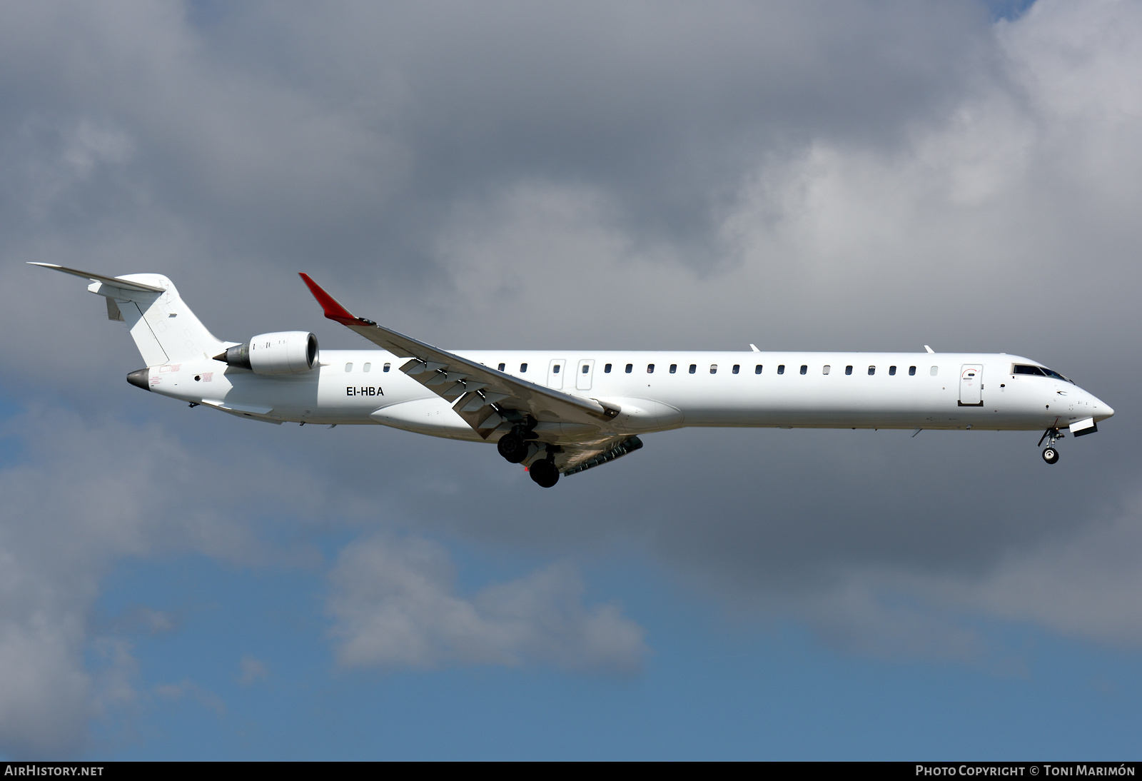 Aircraft Photo of EI-HBA | Bombardier CRJ-1000ER NG (CL-600-2E25) | AirHistory.net #601788