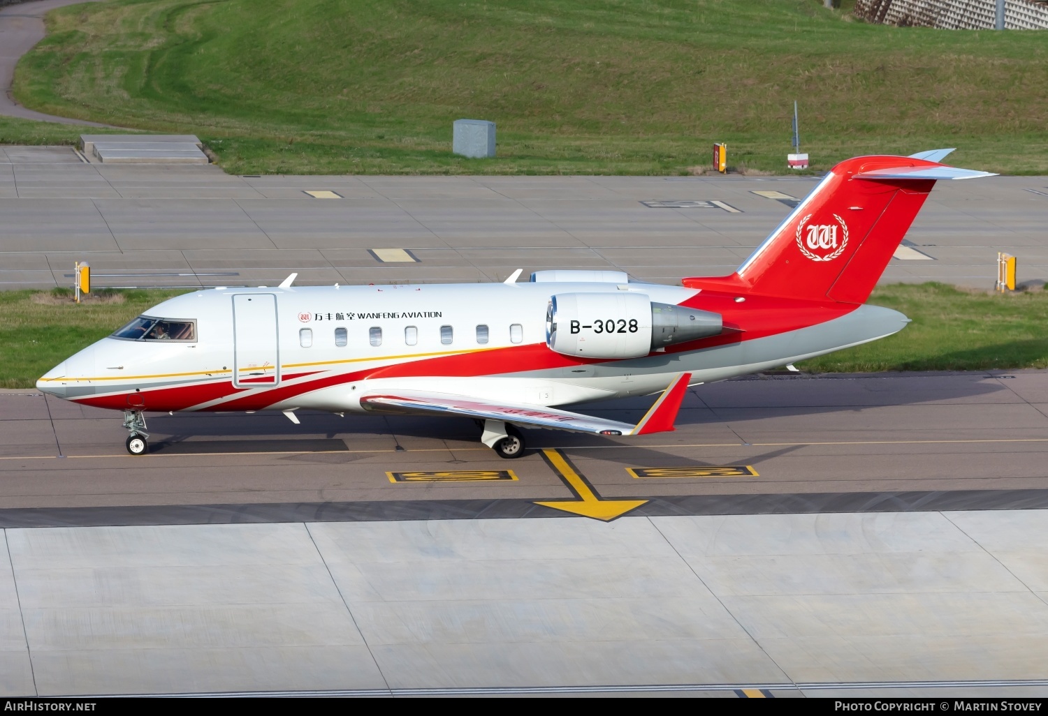 Aircraft Photo of B-3028 | Bombardier Challenger 605 (CL-600-2B16) | Wanfeng Aviation | AirHistory.net #602155