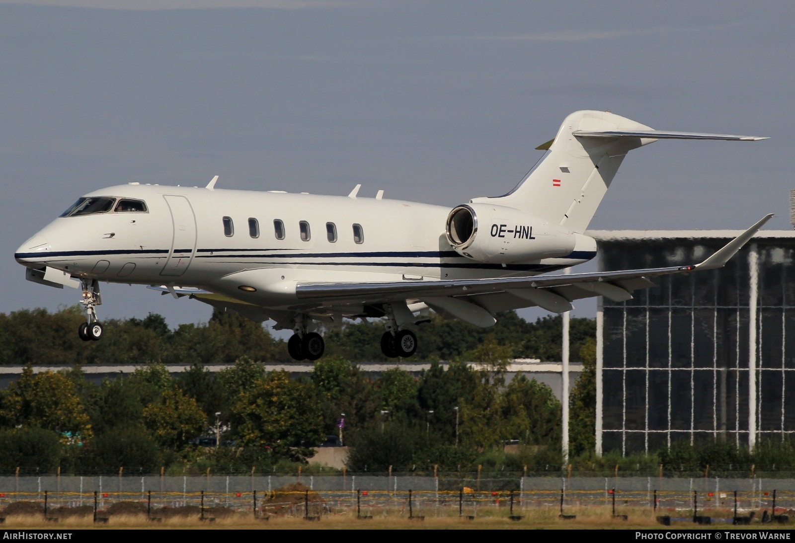 Aircraft Photo of OE-HNL | Bombardier Challenger 350 (BD-100-1A10) | AirHistory.net #602512