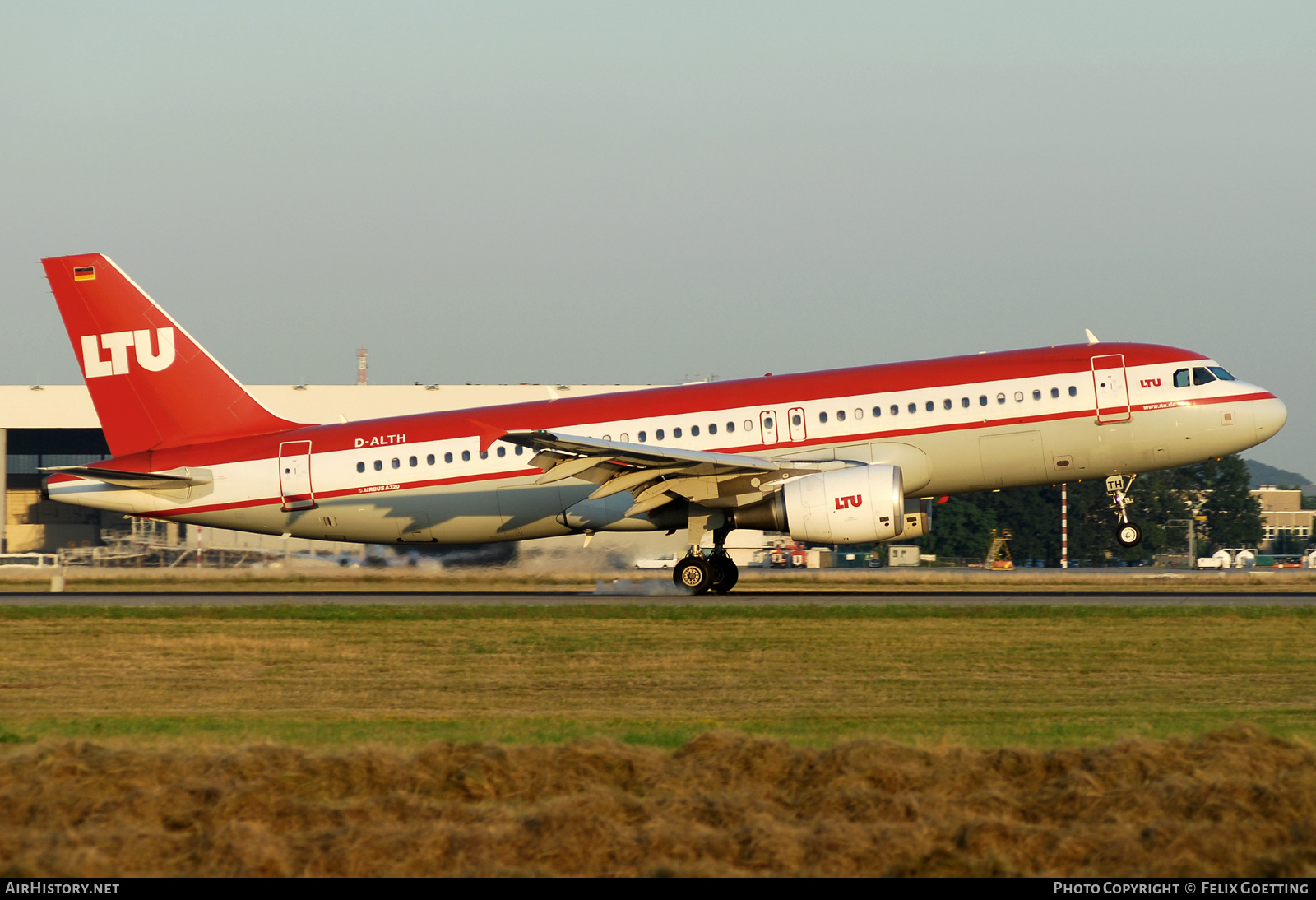 Aircraft Photo of D-ALTH | Airbus A320-214 | LTU - Lufttransport-Unternehmen | AirHistory.net #602530