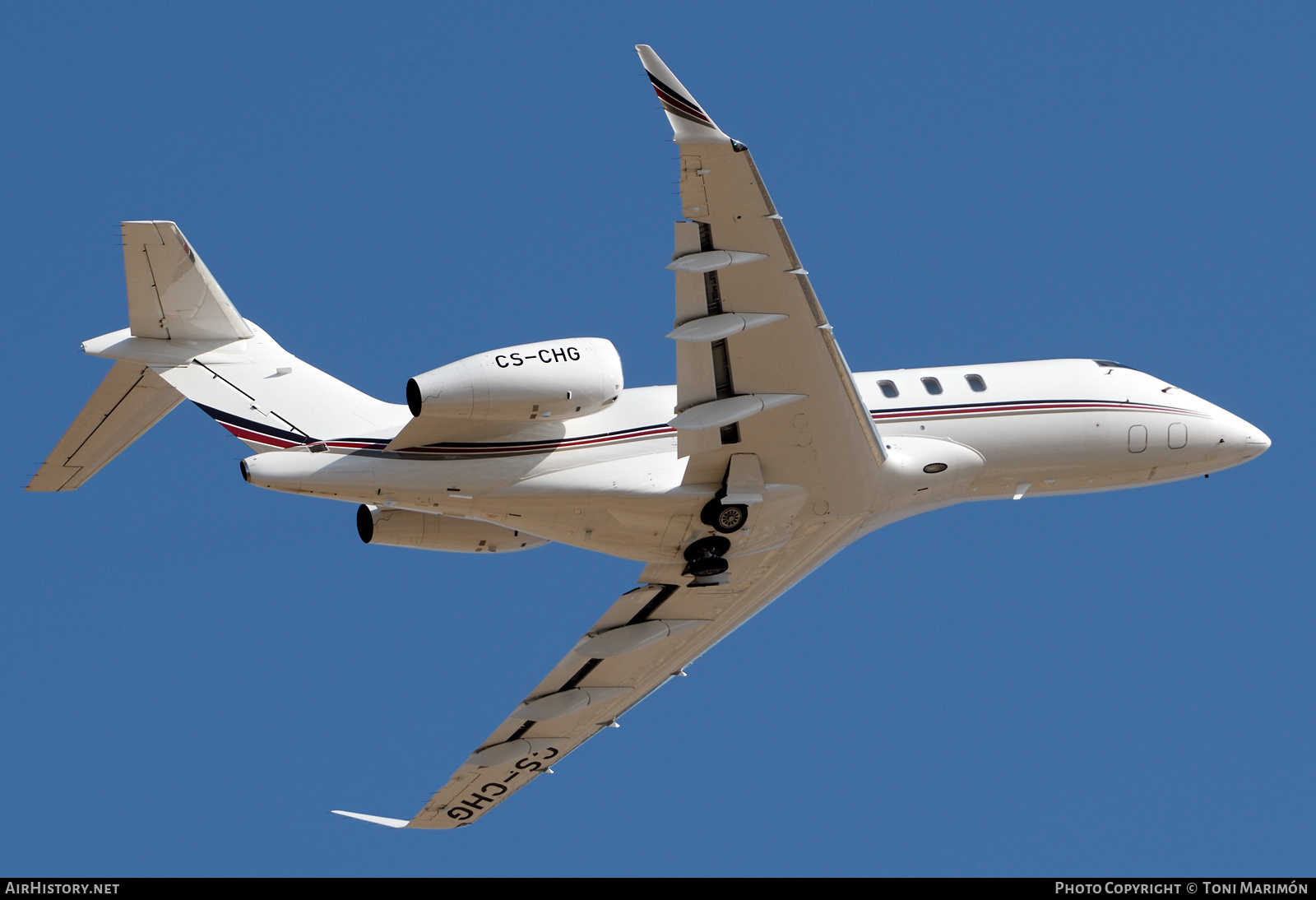 Aircraft Photo of CS-CHG | Bombardier Challenger 350 (BD-100-1A10) | AirHistory.net #602554