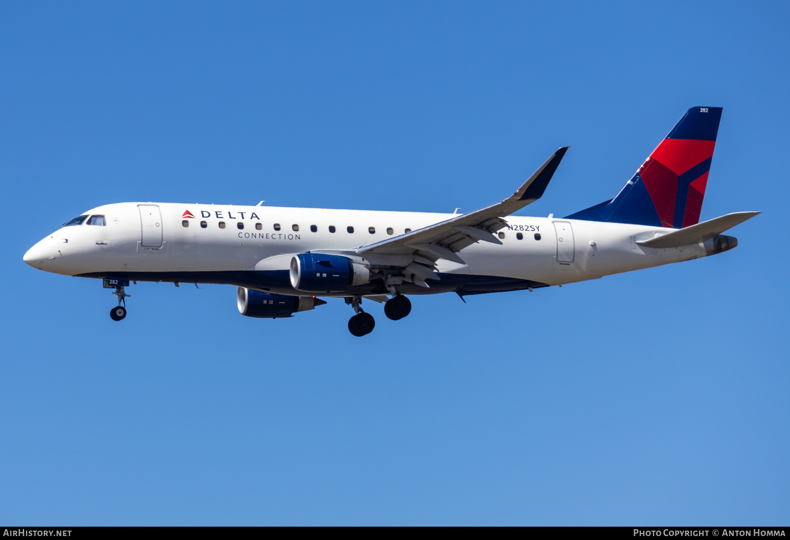 Aircraft Photo of N282SY | Embraer 175LL (ERJ-170-200LL) | Delta Connection | AirHistory.net #602612