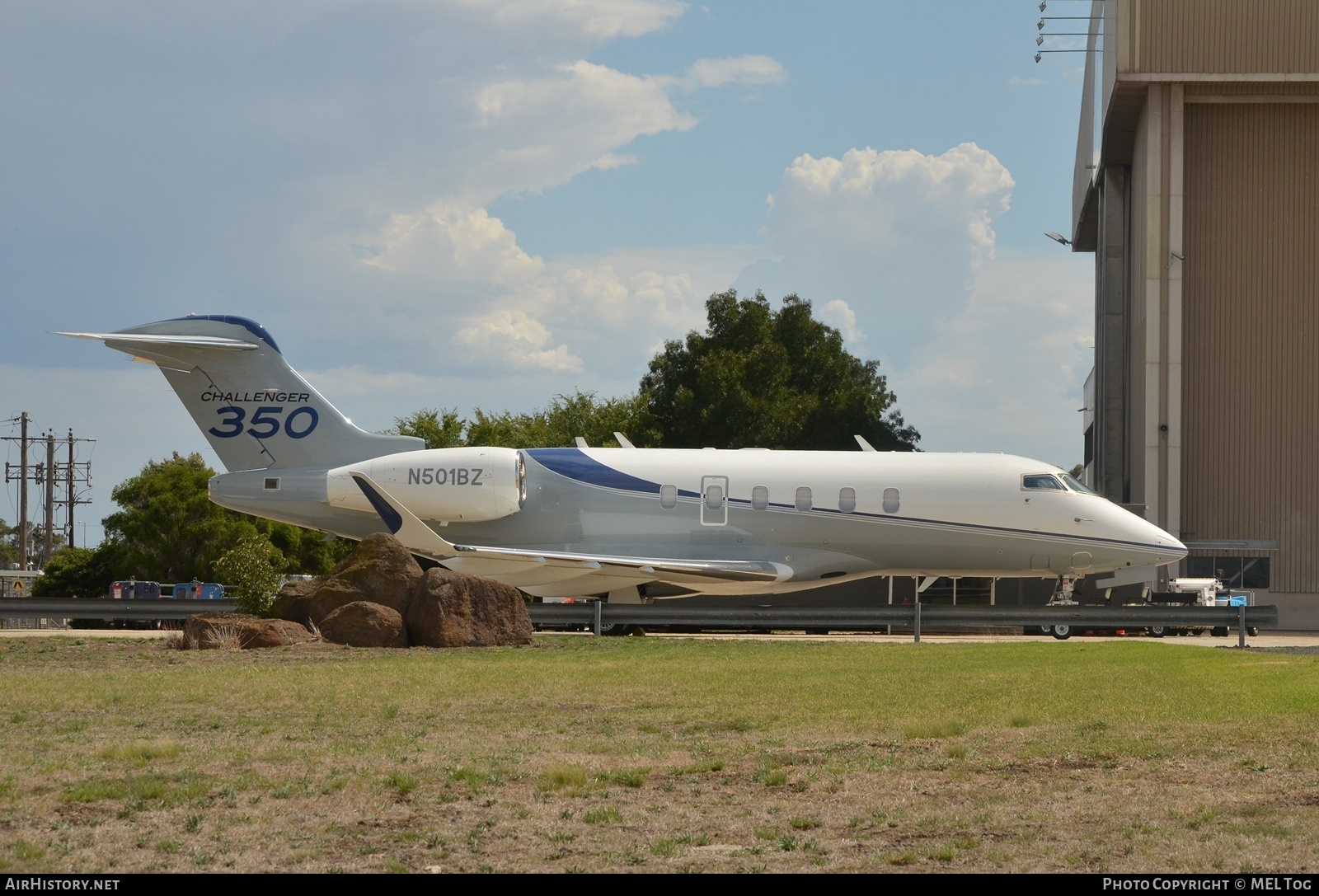 Aircraft Photo of N501BZ | Bombardier Challenger 350 (BD-100-1A10) | Bombardier | AirHistory.net #602632