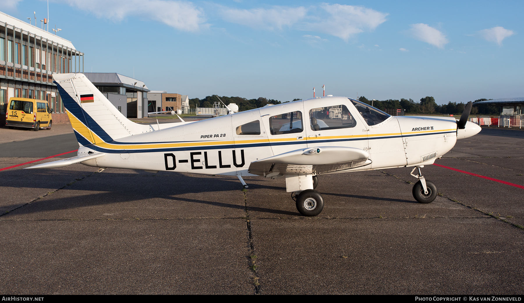 Aircraft Photo of D-ELLU | Piper PA-28-181 Archer II | AirHistory.net #602686