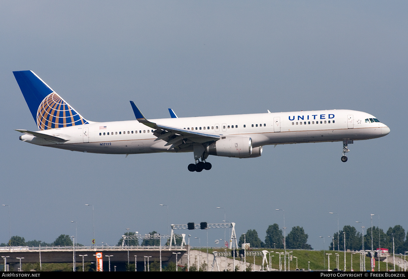 Aircraft Photo of N17122 | Boeing 757-224 | United Airlines | AirHistory.net #603236