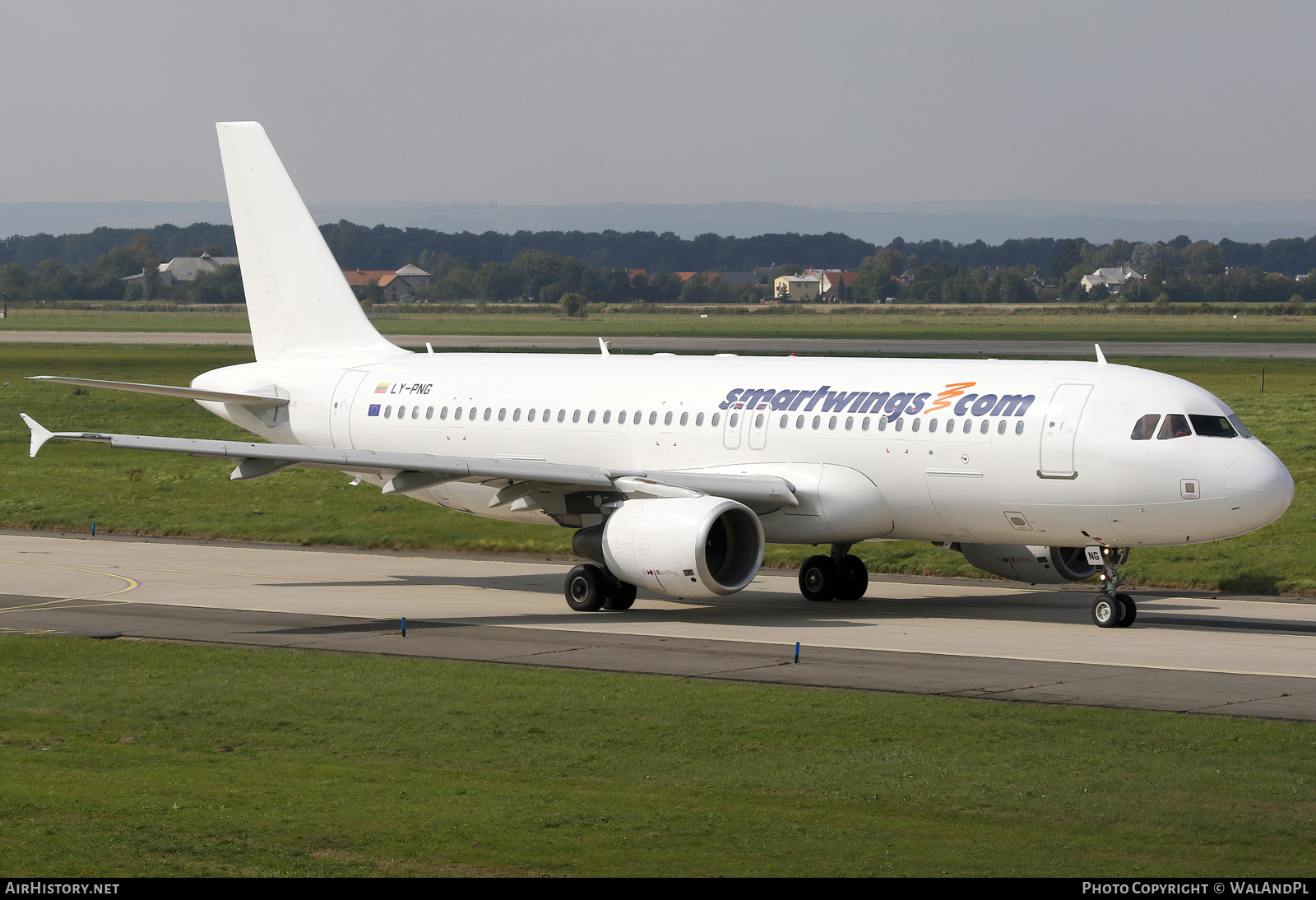 Aircraft Photo of LY-PNG | Airbus A320-216 | AirHistory.net #603682