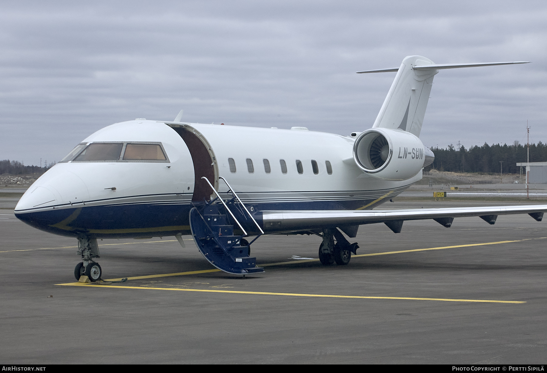 Aircraft Photo of LN-SUN | Bombardier Challenger 604 (CL-600-2B16) | AirHistory.net #603715