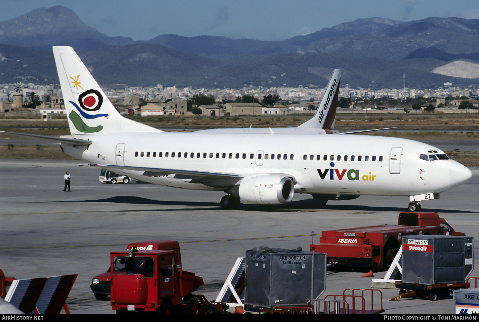 Aircraft Photo of EC-FET | Boeing 737-3Q8 | Viva Air | AirHistory.net #603830