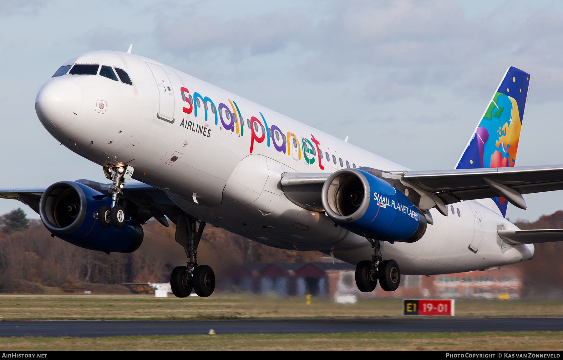 Aircraft Photo of LY-SPD | Airbus A320-232 | Small Planet Airlines | AirHistory.net #603943